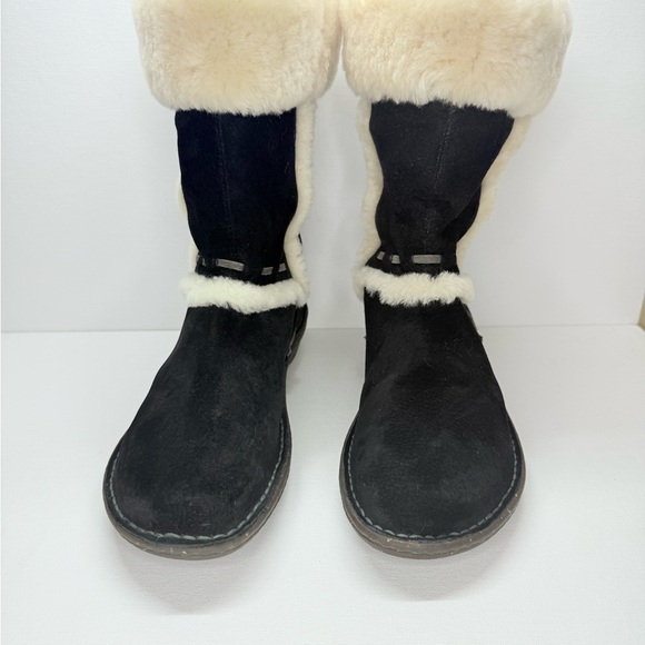 UGG AUSTRALIA BLACK SHEEPSKIN - Picture 3 of 10